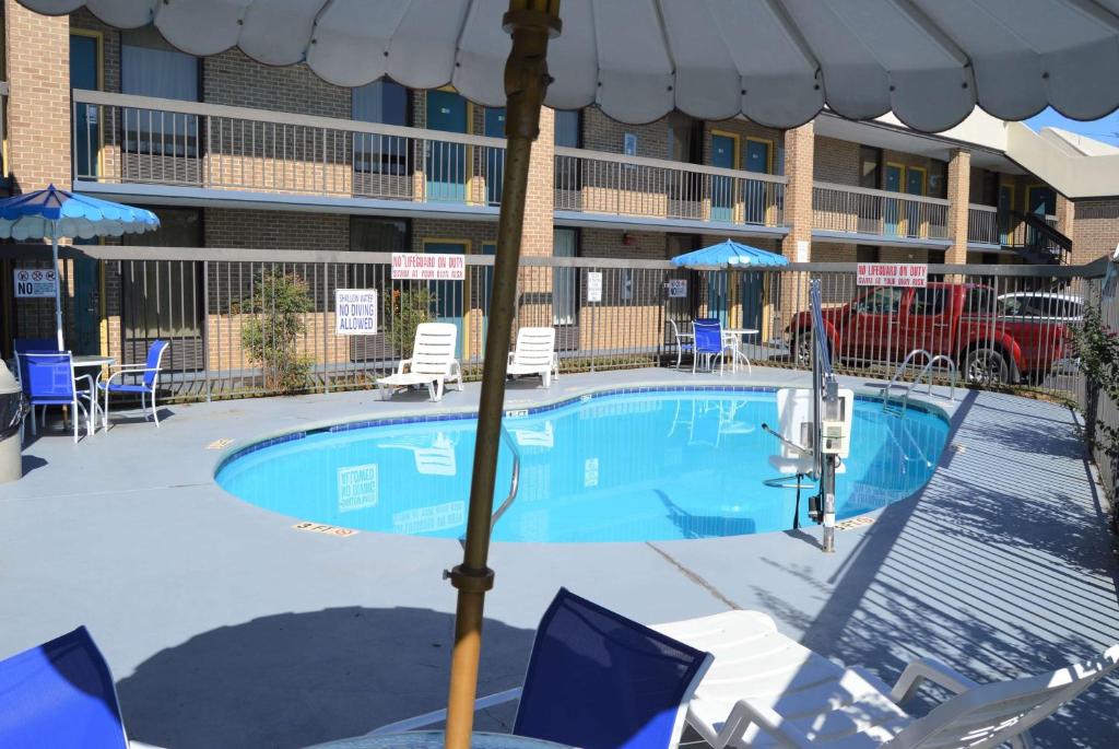 Days Inn by Wyndham Easley/Greenville/Clemson Area image