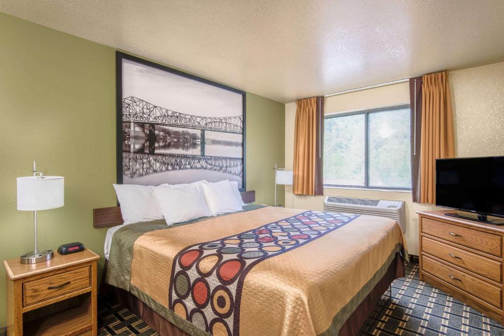 Super 8 by Wyndham Wheeling Saint Clairsville OH Area photo 1