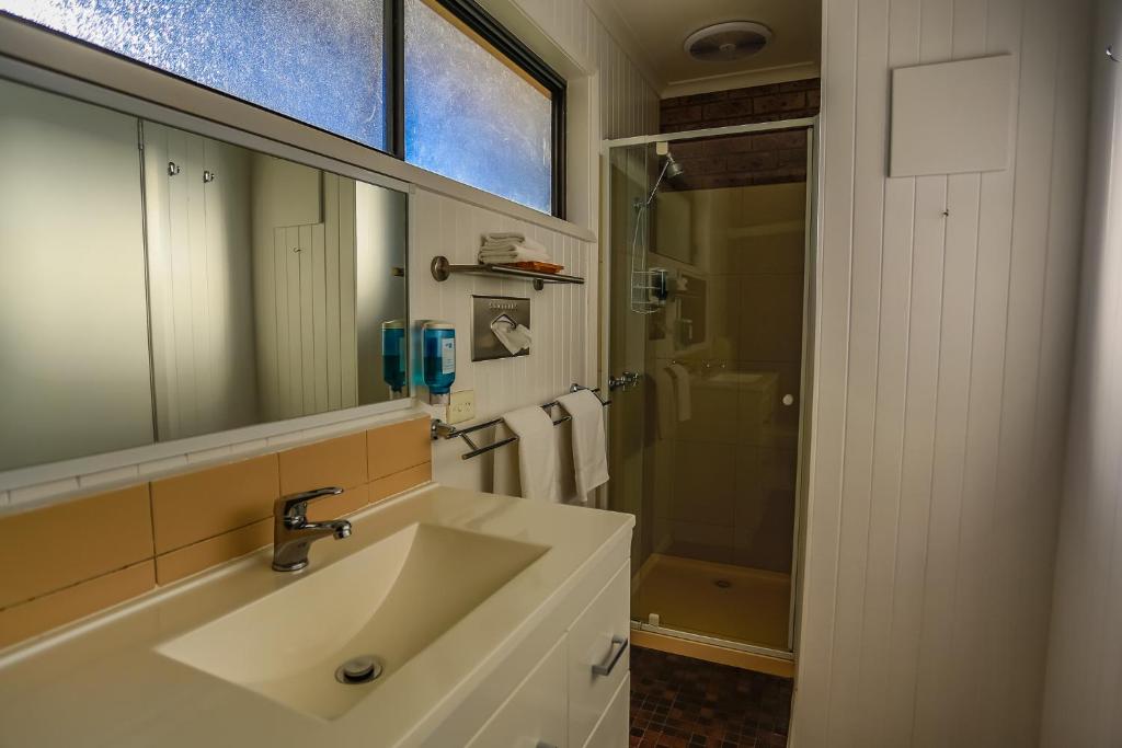 Mountain View Motor Inn & Holiday Lodges - Tap to explore photos