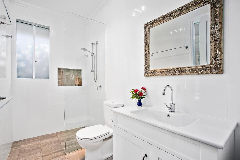Jetty Splendour Guest Bedroom with Bathroom en-suite B'nB photo 3