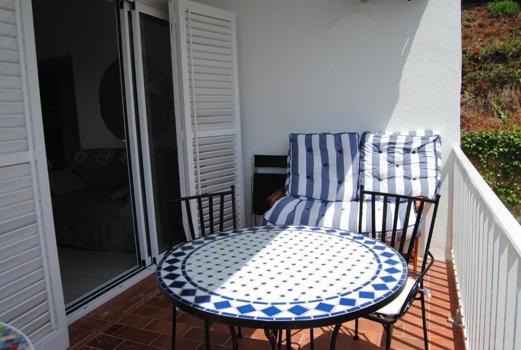 319 - Apart. Estoril photo 1