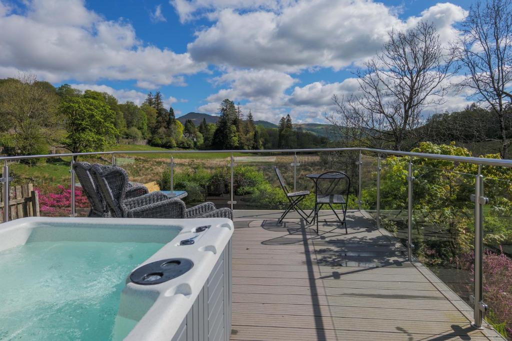 Fox Corner, Ambleside, romantic retreat for two, dog friendly, hot tub photo 1
