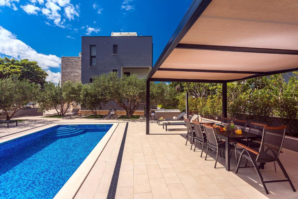Villa Topaz photo 3