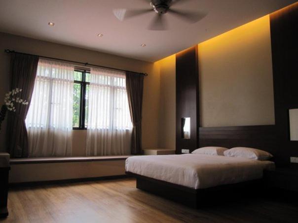 Tropical Home photo 3
