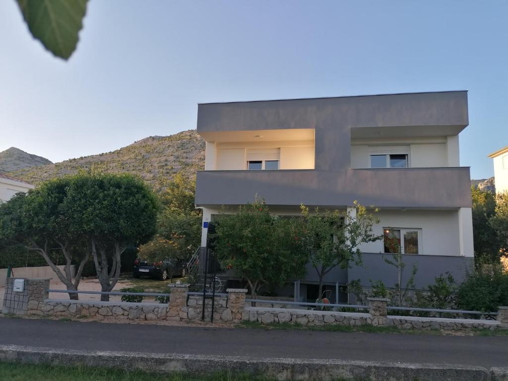 Apartments Lota photo 1