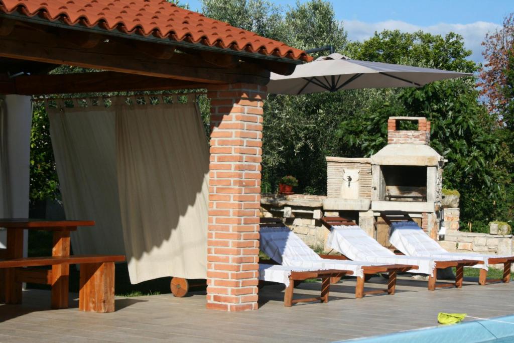 DAMJANIĆ HOLIDAY HOUSE photo 4