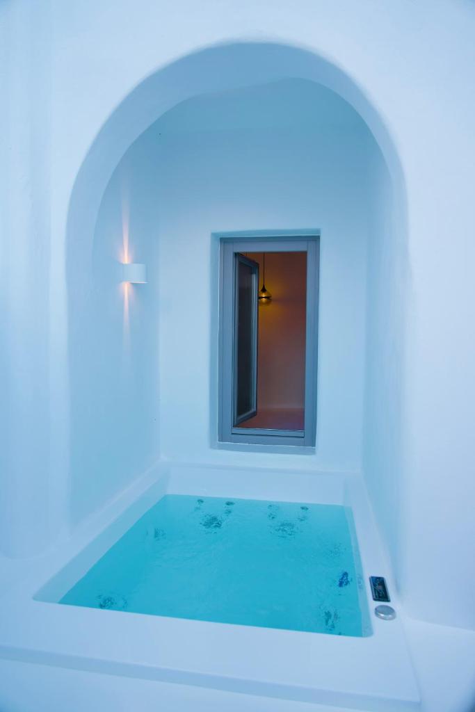 Сьюит (Large Suite with Hot Tub - Cave), Eternity Suites Santorini