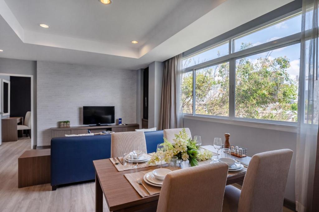 Четырехместный (Четырехместный номер Делюкс), Отель Demeter Residences Suites