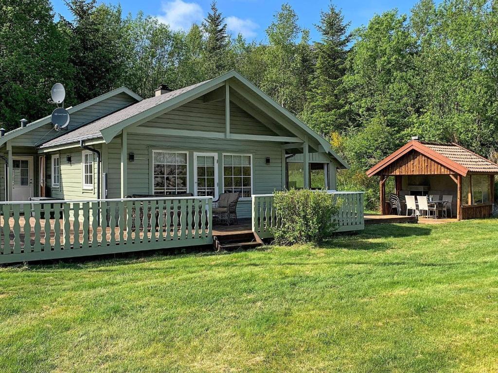 Three-Bedroom Holiday home in Jørpeland 2 photo 1
