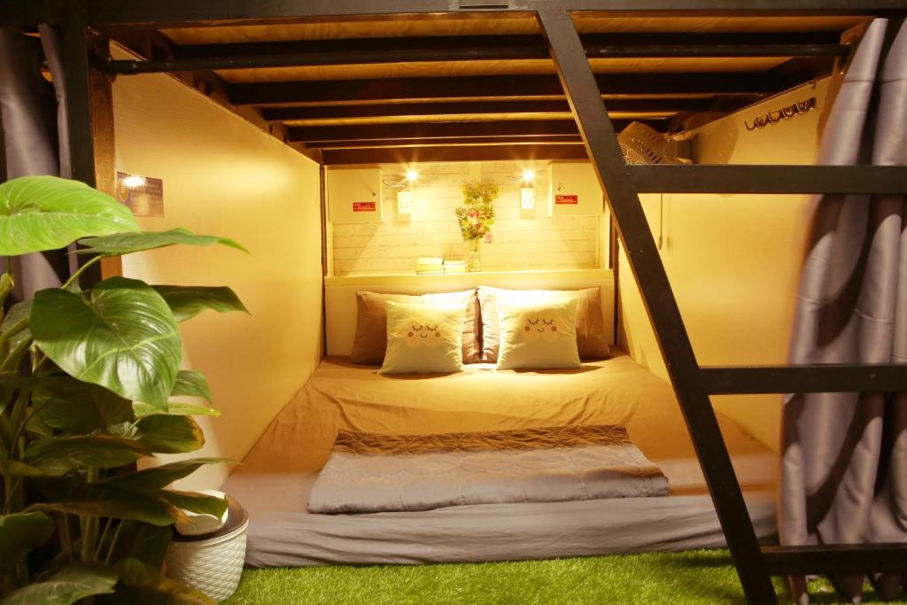 Номер (Двуспальная кровать в общем номере для мужчин и женщин), S Phuot Airport Hostel