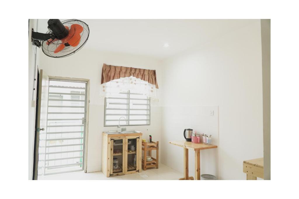 Cozy, Modern, Air Cond Gambang Water Park Homestay -- The Pigeon Guest House photo 2