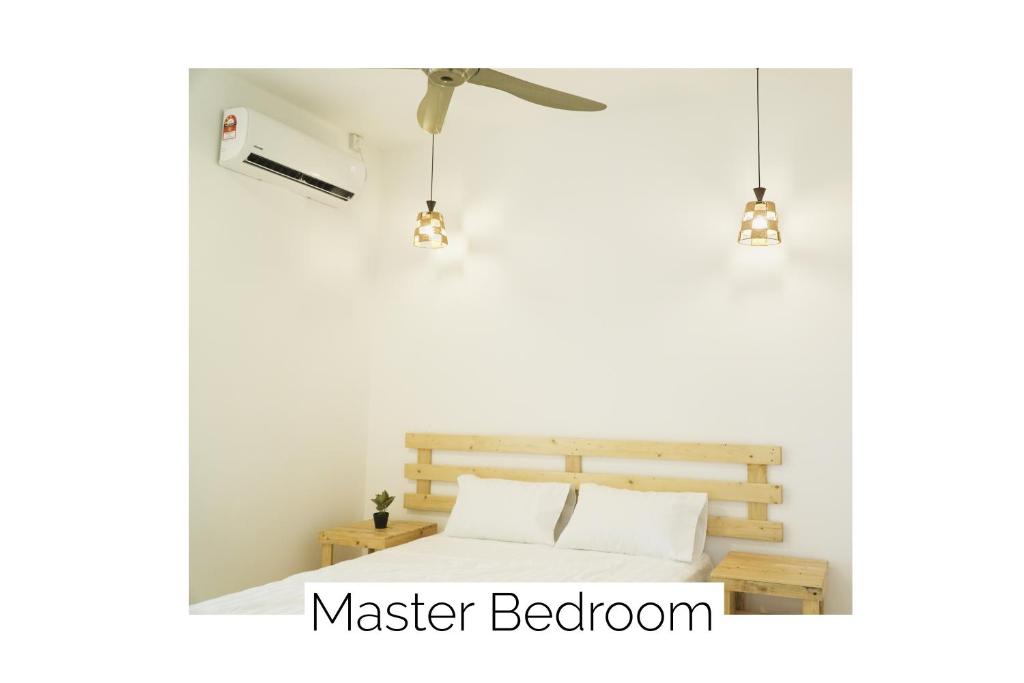 Cozy, Modern, Air Cond Gambang Water Park Homestay -- The Pigeon Guest House photo 4