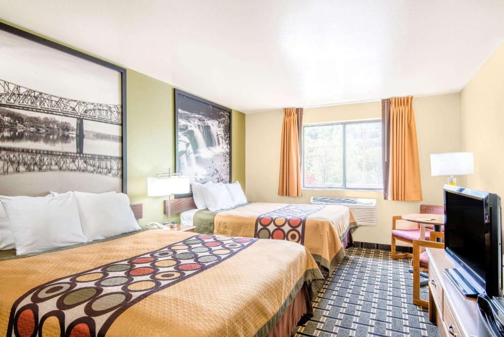 Super 8 by Wyndham Wheeling Saint Clairsville OH Area photo 4