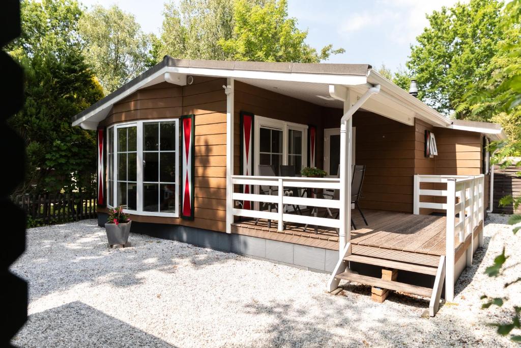 Chalet aan de kust photo 2