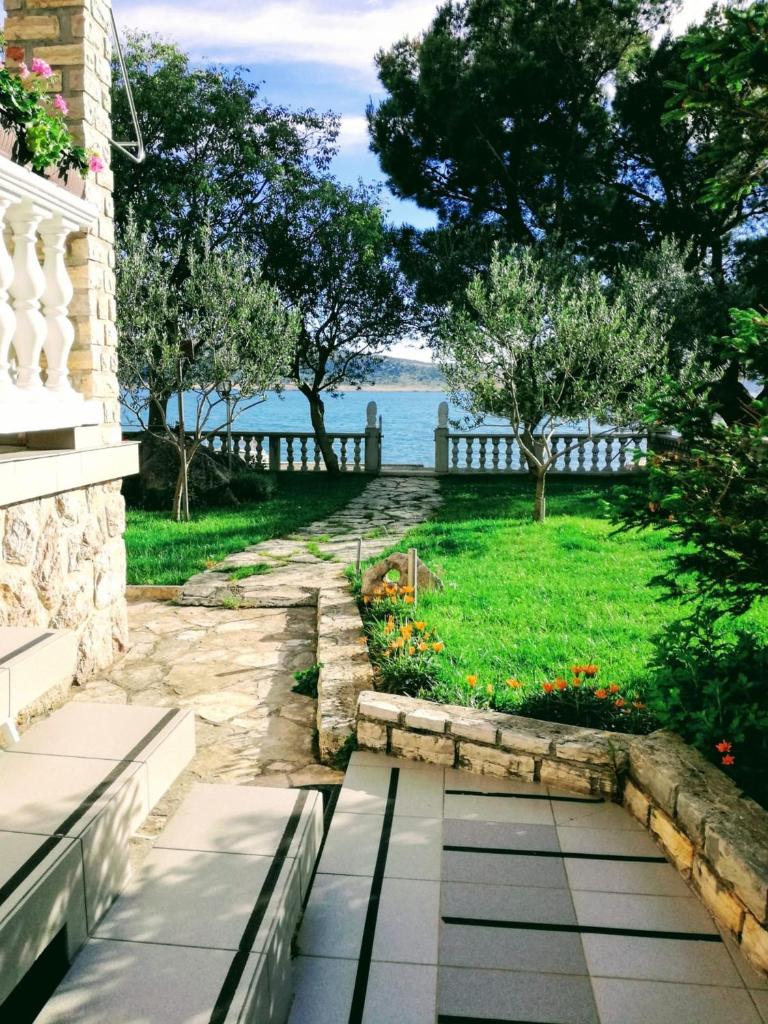 Villa Marijana-Direktno na moru photo 3