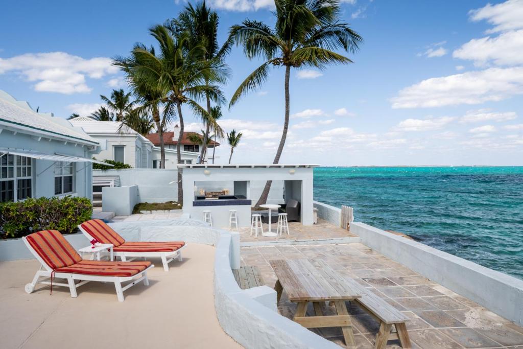 Water's Edge Villa - Oceanfront with Private Pool photo 4