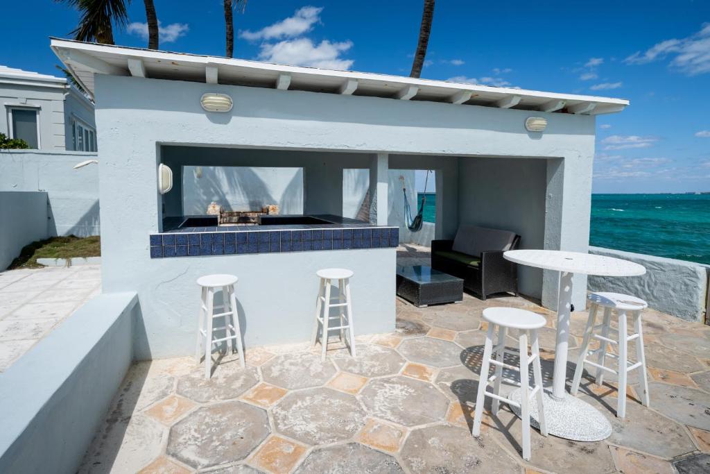 Water's Edge Villa - Oceanfront with Private Pool photo 3