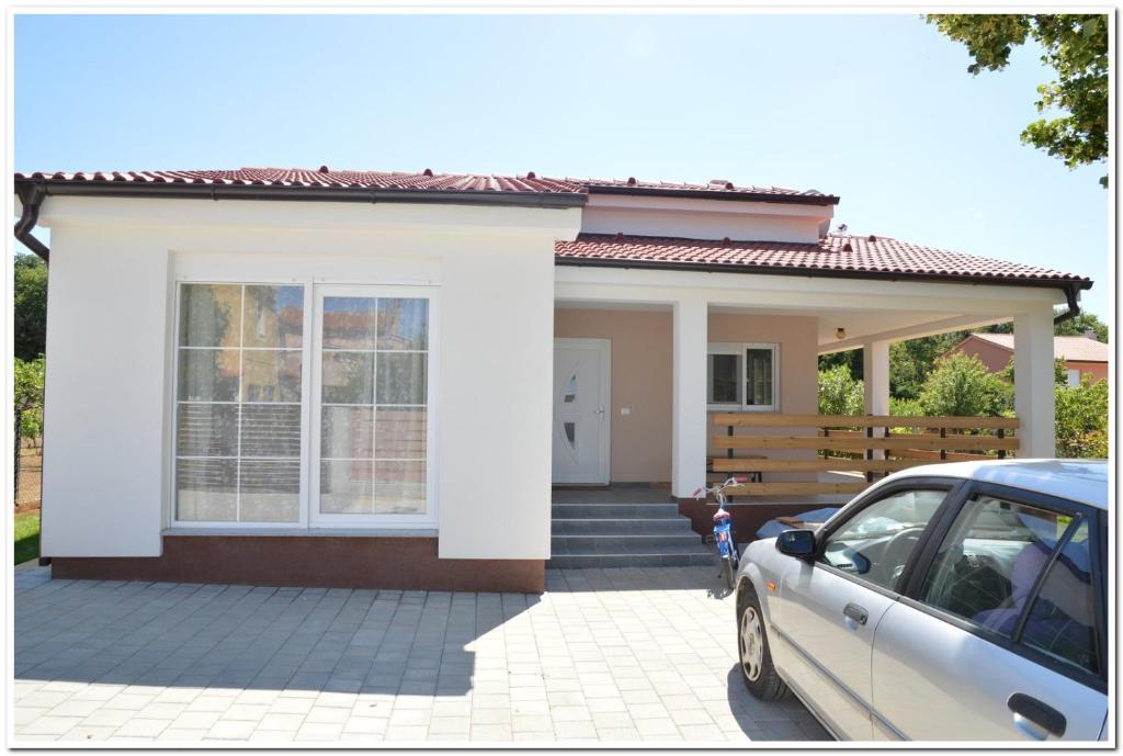 Holiday House Elena photo 1