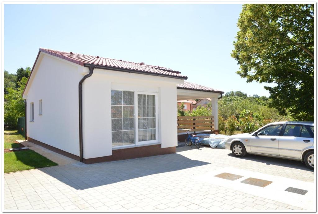 Holiday House Elena photo 2