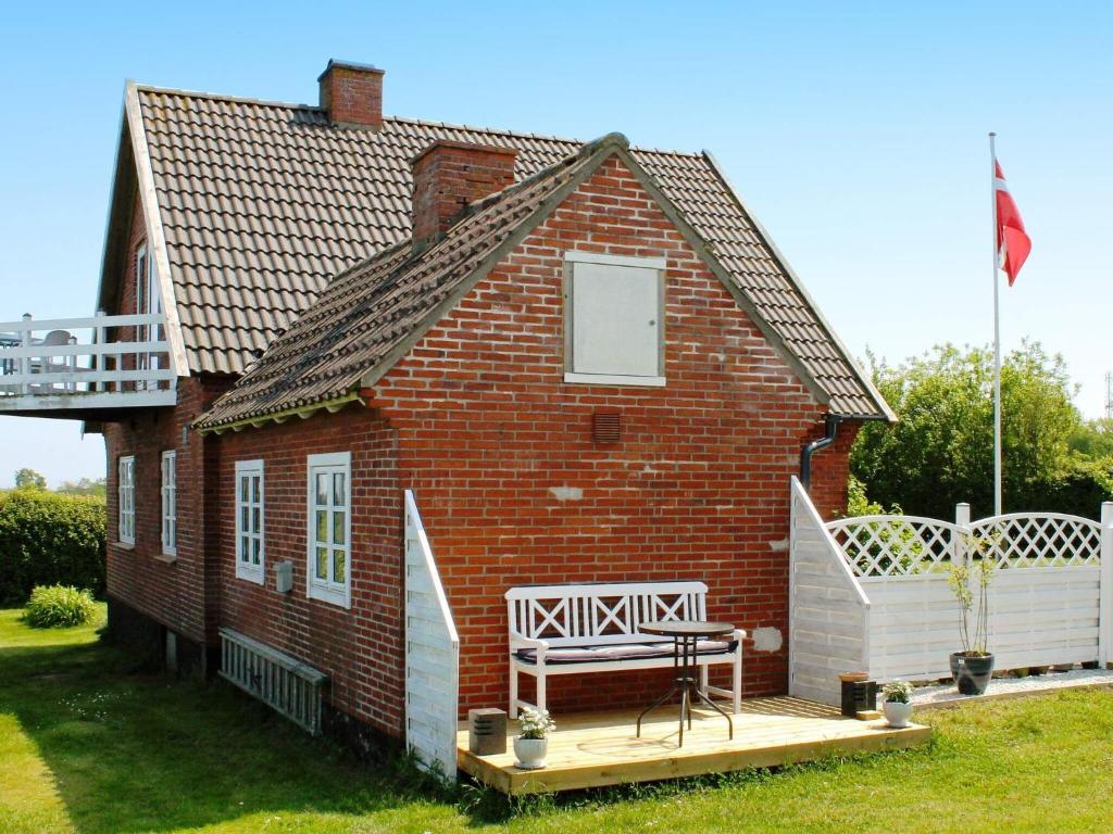 Three-Bedroom Holiday home in Gudhjem 2 photo 3