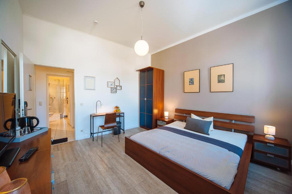 Одноместный (Одноместный номер с собственной внешней ванной комнатой), Apartmenthotel Kaiser Friedrich