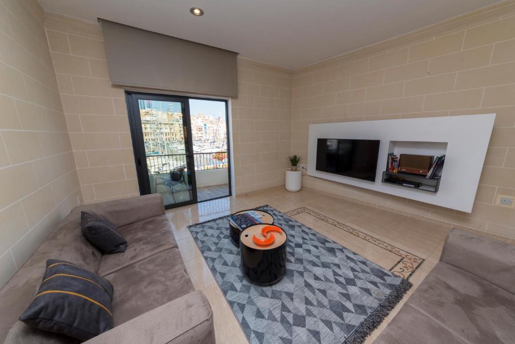 Vittoriosa' Seafront 2 Bed Highly Furnished Apartment photo 3