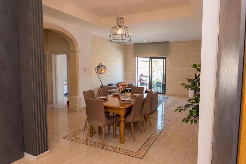 Vittoriosa' Seafront 2 Bed Highly Furnished Apartment photo 2