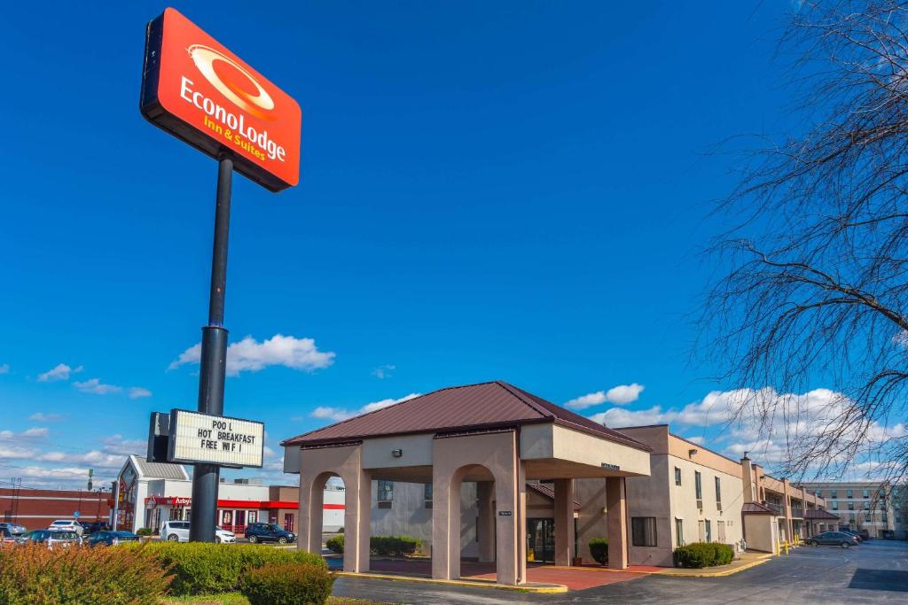Econo Lodge & Suites Clarksville photo 2