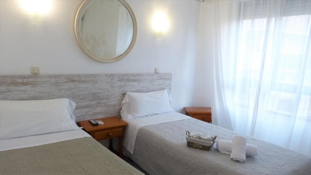 HOSTAL CANDELEDA photo 4