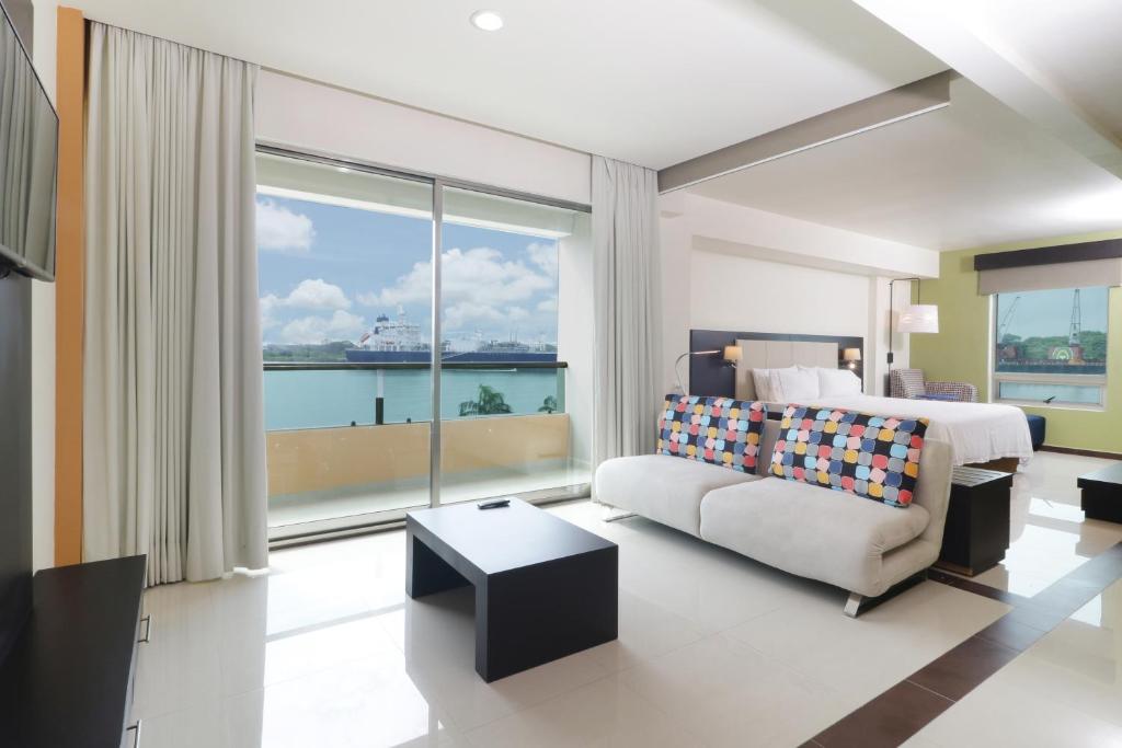 Holiday Inn Express - Tuxpan, an IHG Hotel photo 2