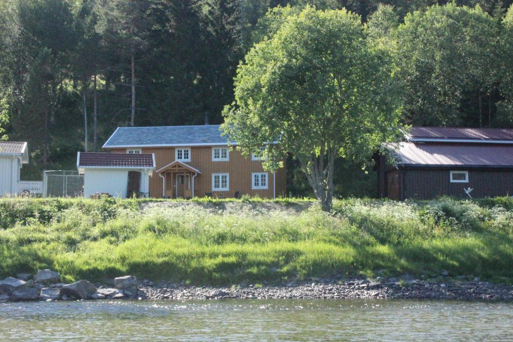 Bakarstuo, Utpå Neset photo 2