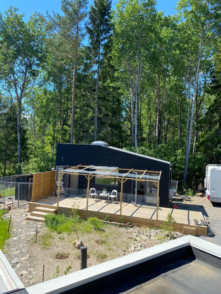 Tiny house in the middle of nature photo 4