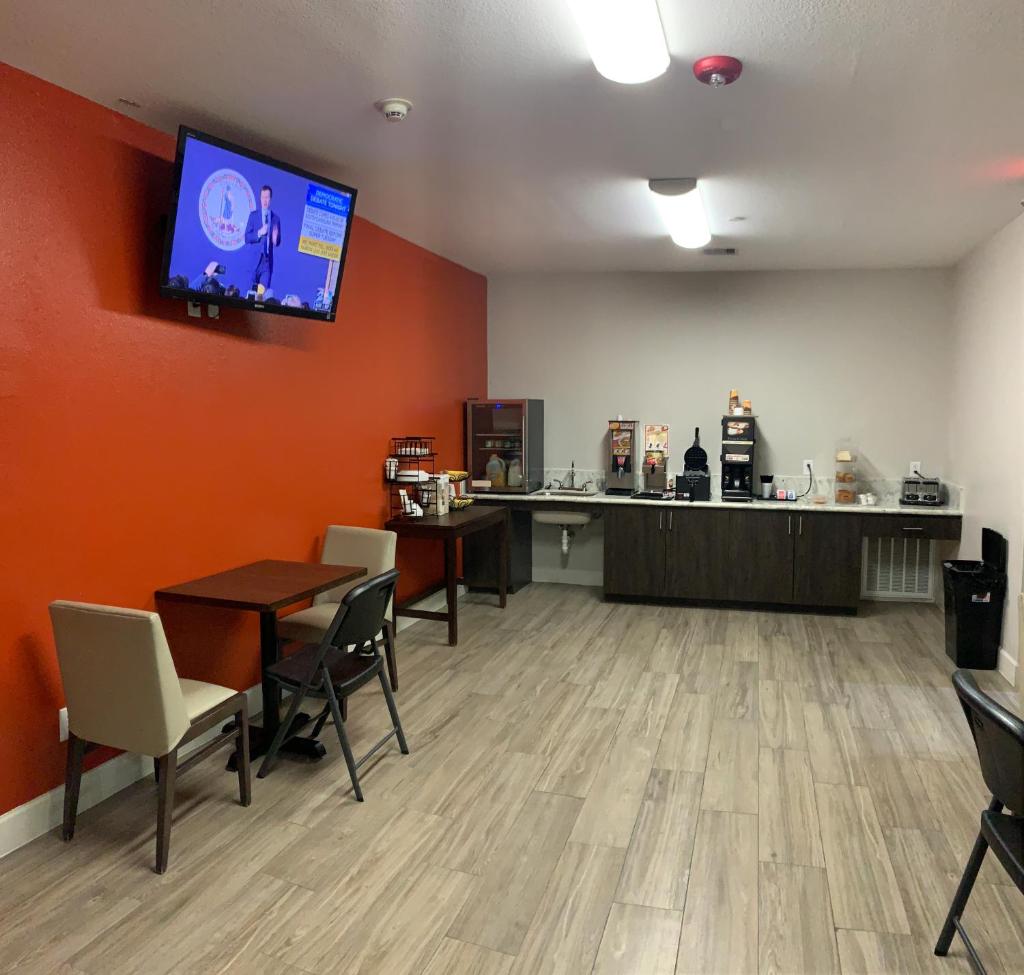 Scottish Inn & Suites - IAH Airport photo 3
