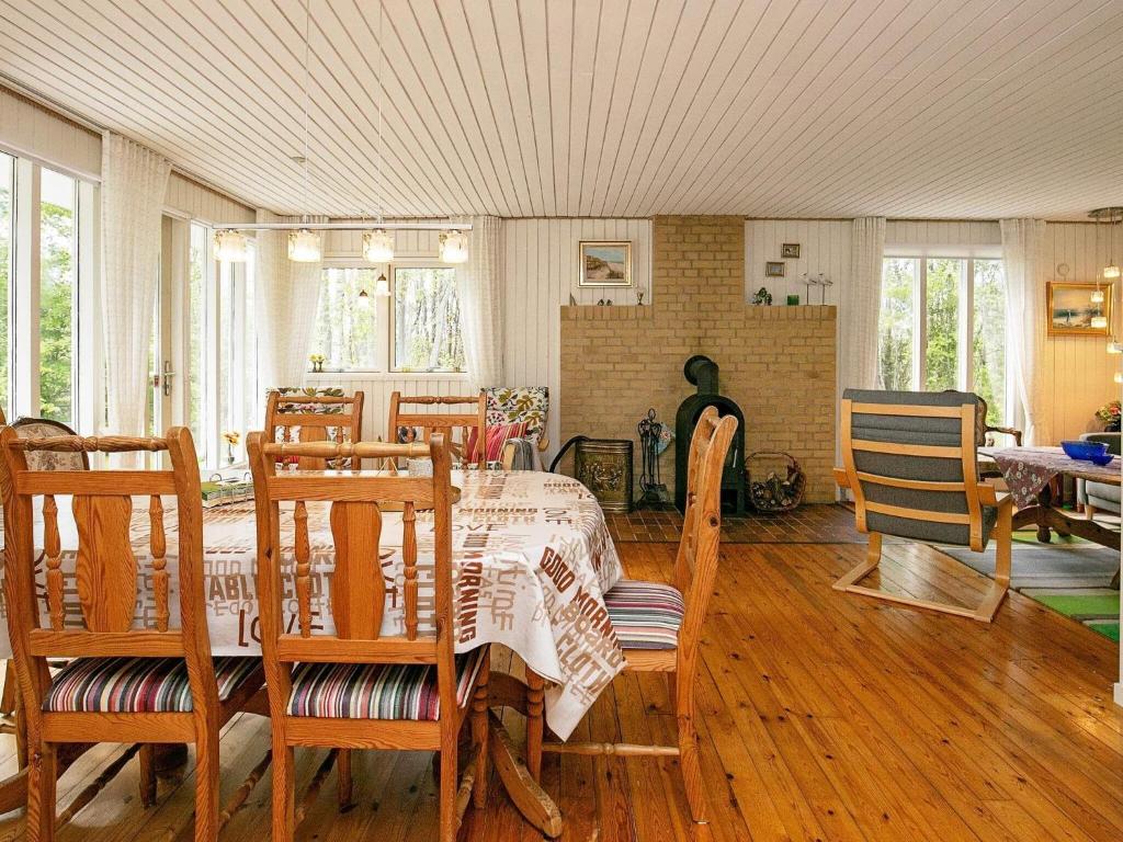 4 person holiday home in L gst r photo 3