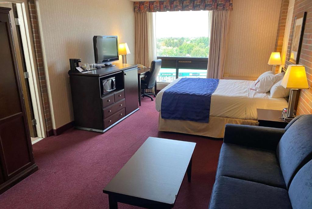 Ramada by Wyndham Lethbridge photo 4