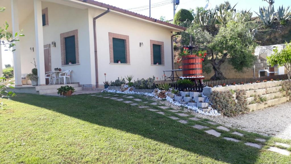 Villetta in collina a due passi dal mare photo 4