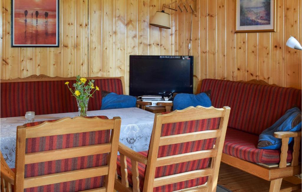Stunning Home In Hemnes With 4 Bedrooms photo 4