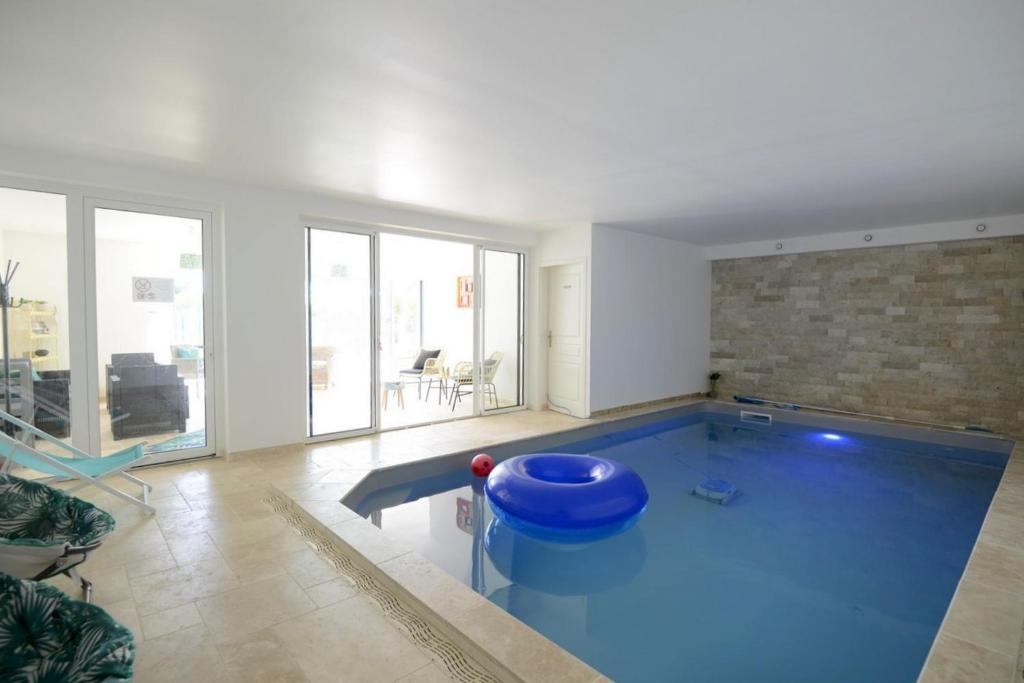 Les 4 Saisons Piscine intérieure photo 1