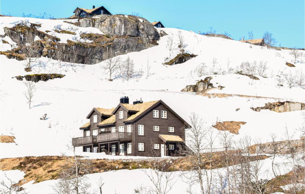 Beautiful Home In seral With 3 Bedrooms And Wifi