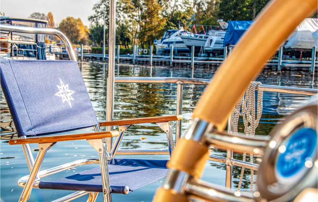 Nice Ship-boat In Hennigsdorf With 1 Bedrooms photo 3