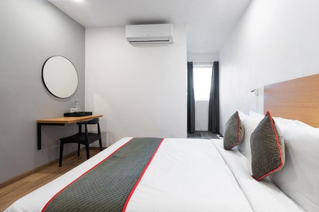 Трехместный (Классический трехместный номер), OYO Townhouse 229 Hotel Mannat International