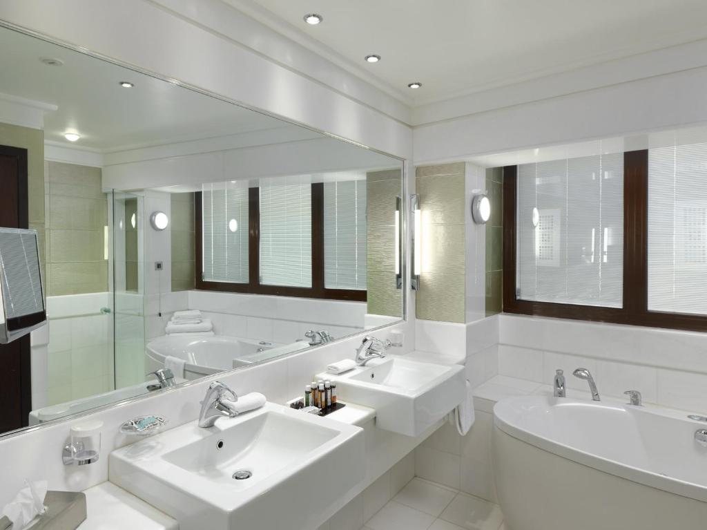 Сьюит (Представительский люкс для курящих гостей), Crowne Plaza Athens City Centre