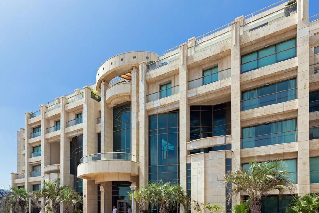 Beautiful 2bd family apt by the beach - pool & parking & gym photo 1