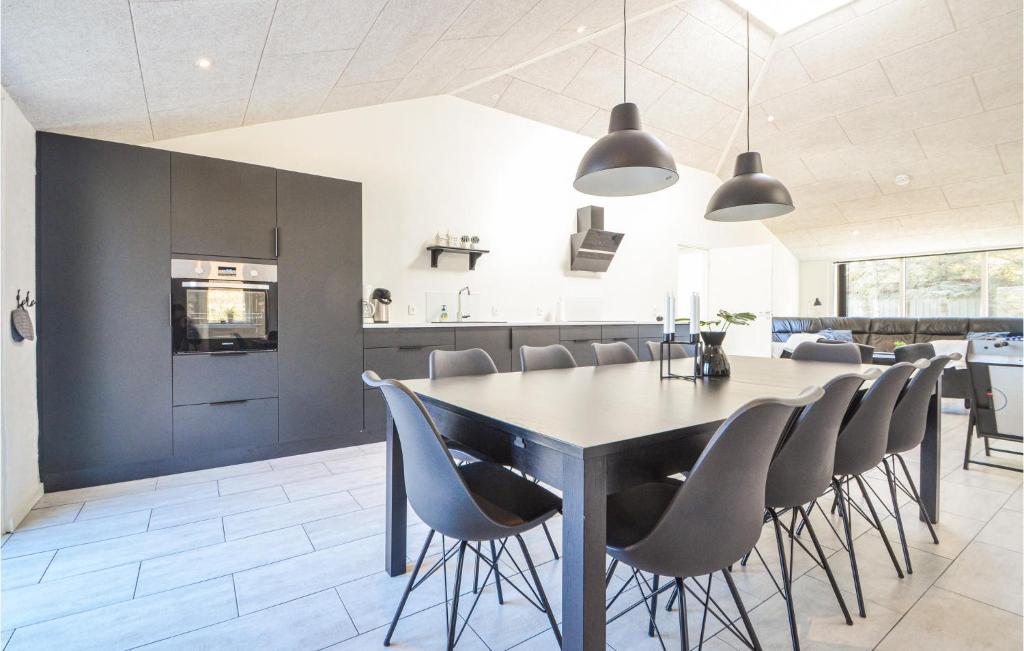 Awesome Home In Vestervig With 5 Bedrooms And Wifi photo 4
