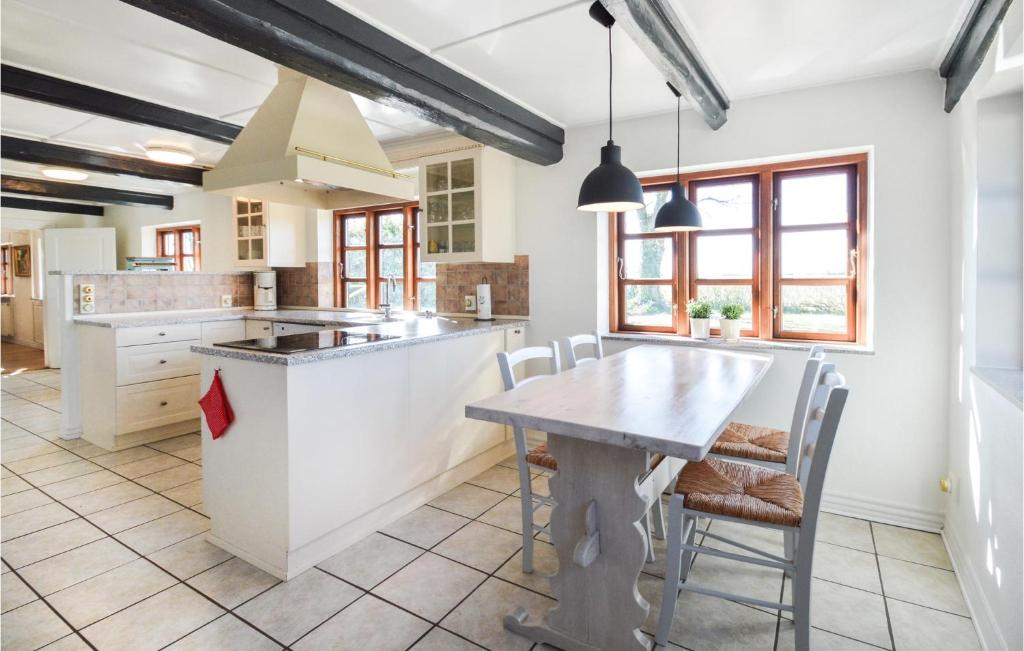 Stunning Home In Sllested With 13 Bedrooms And Wifi photo 2