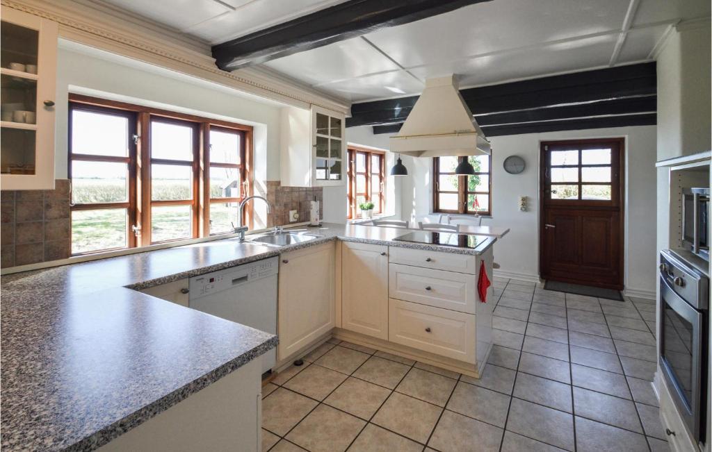 Stunning Home In Sllested With 13 Bedrooms And Wifi photo 3
