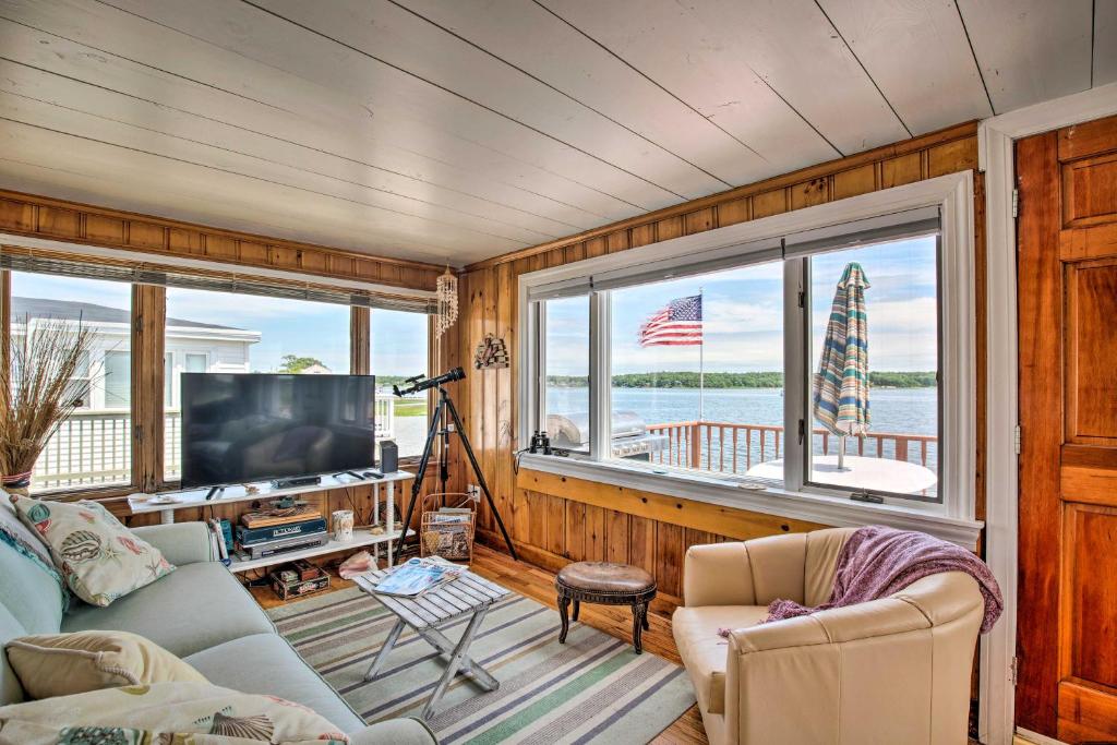Waterfront Cape Cod Cottage with Beach and Deck! photo 2