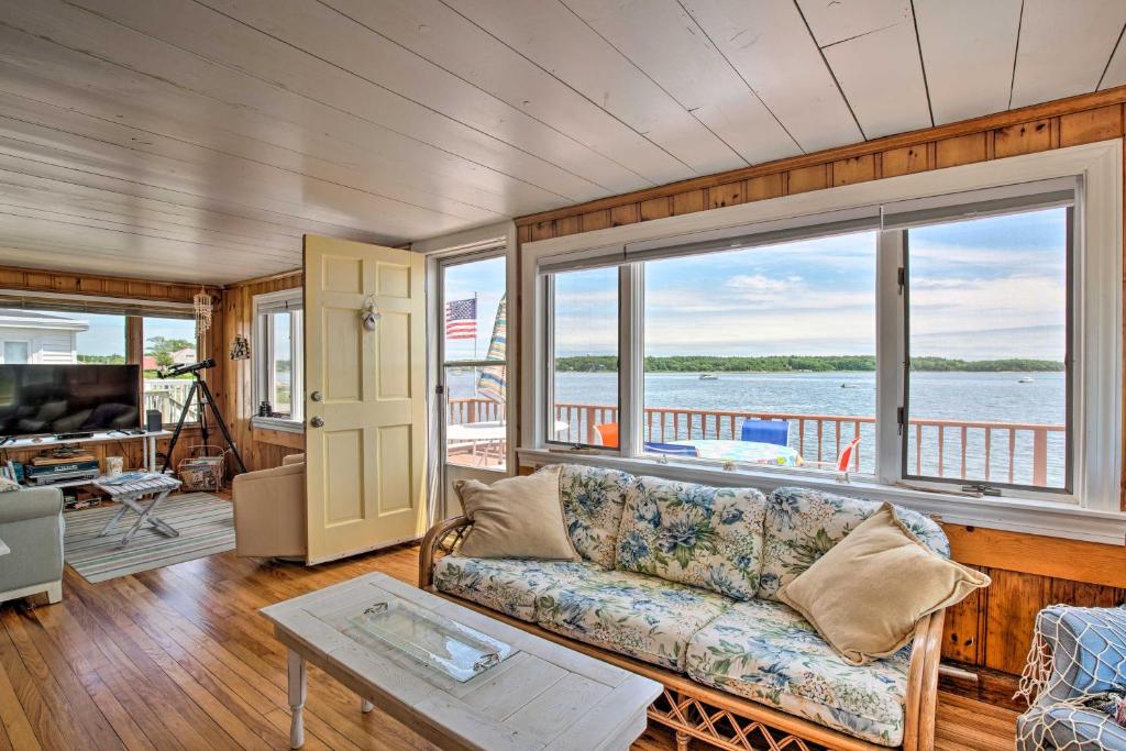 Waterfront Cape Cod Cottage with Beach and Deck! photo 4
