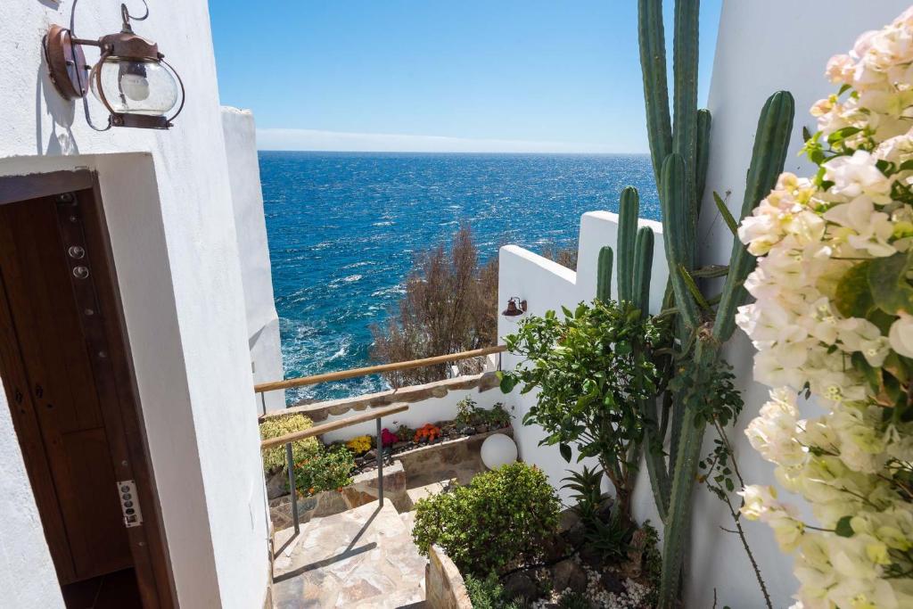 Luminous loft apartment next to the Atlantic Ocean photo 1