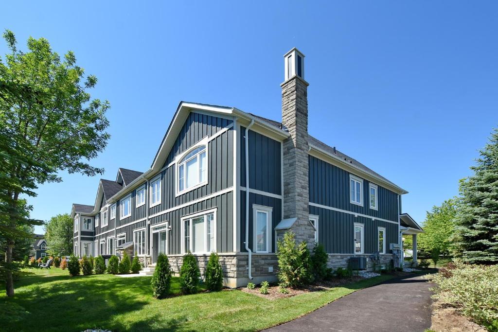 New Blue Mountain Village Snowbridge Executive Townhome Sleeps 10 with Outdoor Pool and Shuttle photo 2